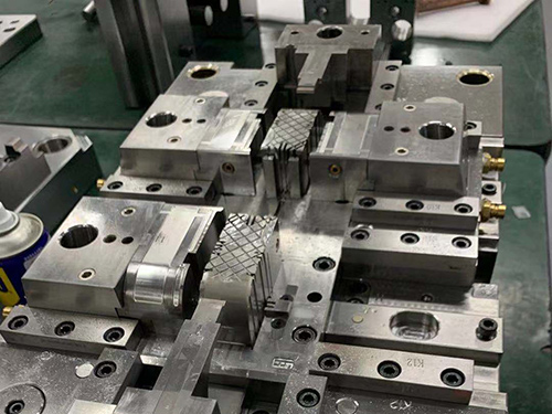 儿童汽车安全座椅注射成型模 注塑模具加工与塑料模具制造探析——以莱州市城港路街道模具产业为例